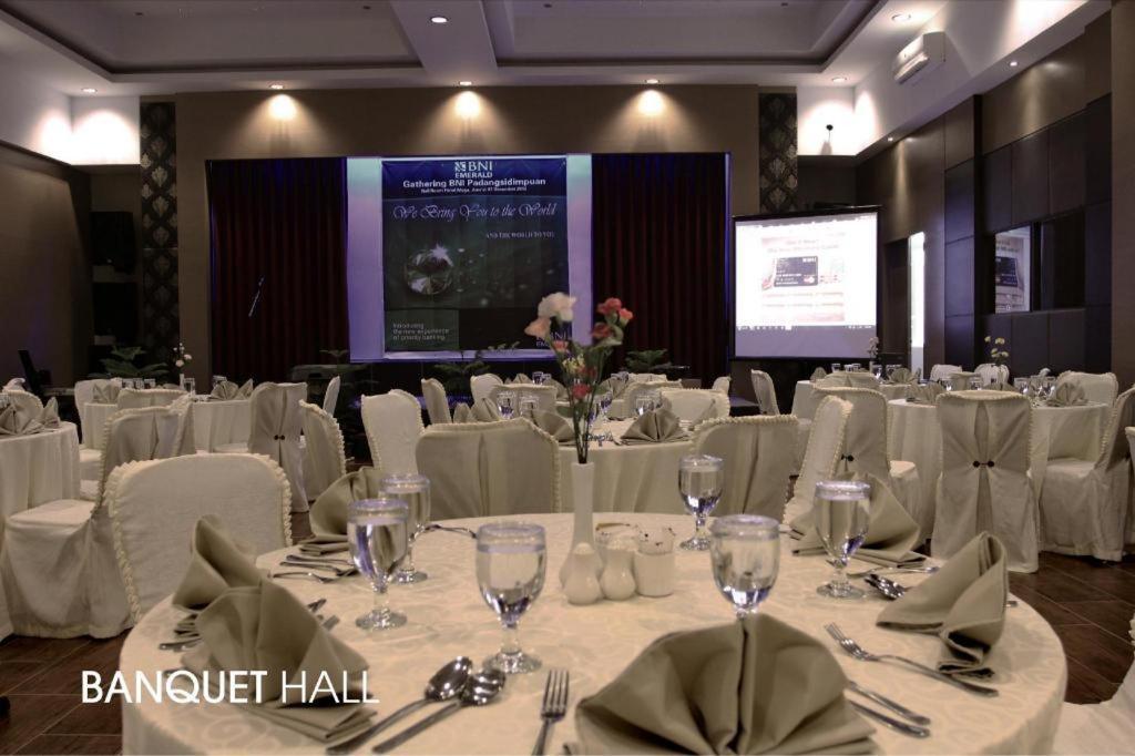 Mega Permata Hotel Padangsidimpuan Exterior foto